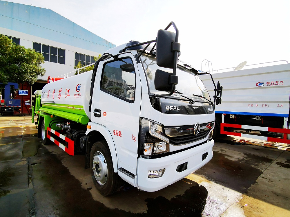東風(fēng)大多利卡霧炮灑水車(chē)國(guó)六9立方